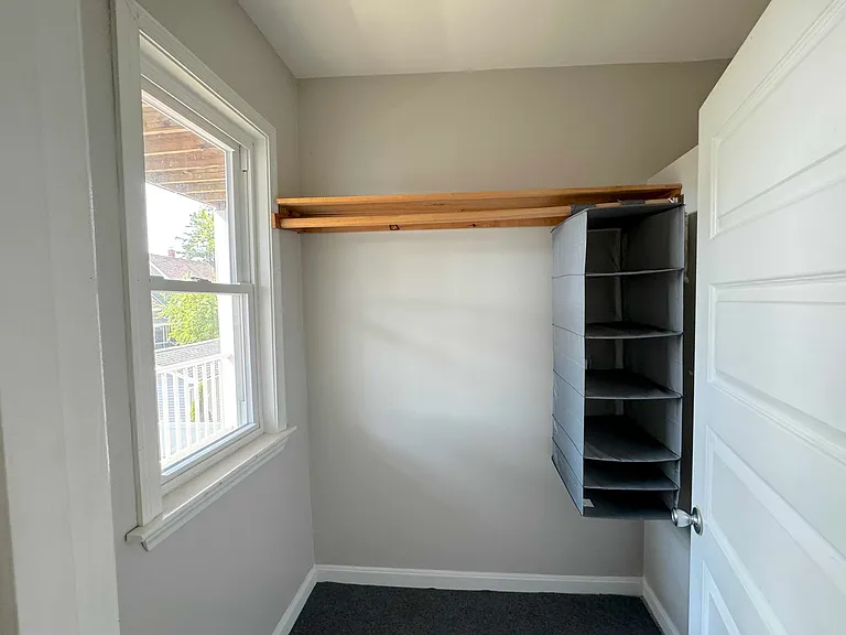 Big bedroom 3 walk-in closet