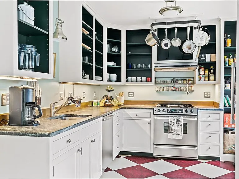 512 Lexington Ave — Photo 2