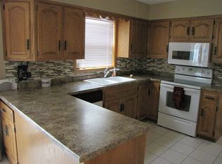13465 Oak Brook Dr, Urbandale, IA 50323