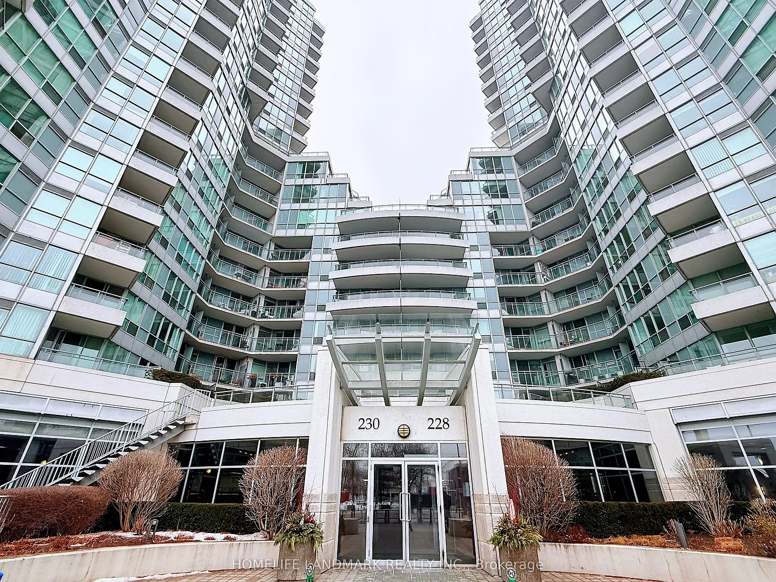 230 Queens Quay W #727 photo 1