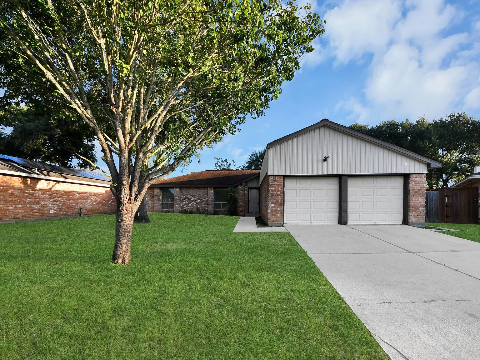 4 bed, 2.0 bath, 1534 sqft, $1,900 — Photo 2