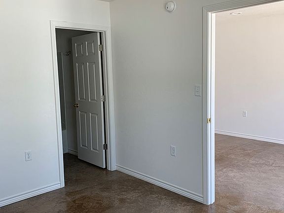 4th image of 308 N Mesquite St #D