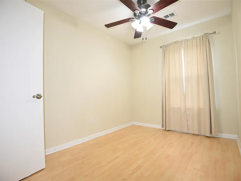 1008 Andrews St — Photo 11