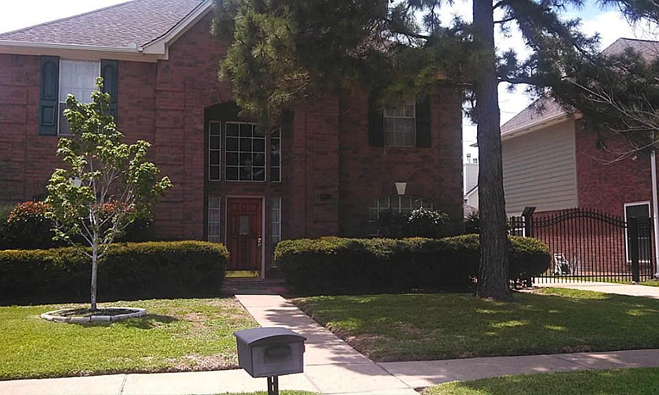 This home has a great floor plan and you will feel pride when you drive up to this beauty.