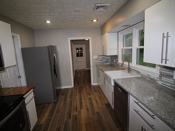 3rd image of 318 Northcrest Dr