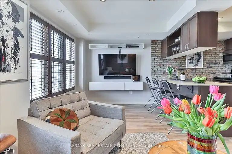 1st image of 823 Dundas St E #5