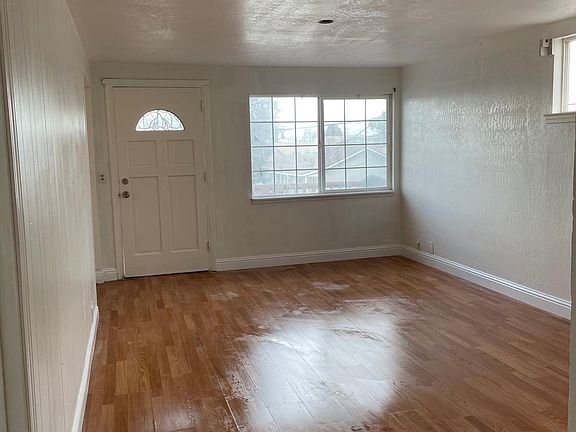 2nd image of 2800 Curtis Ave #1
