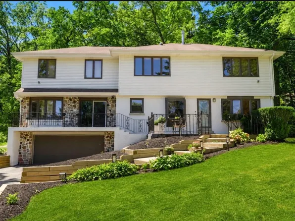 935 N 124th St, Elm Grove, WI 53122