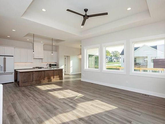 4th image of 921 Pelican Dr
