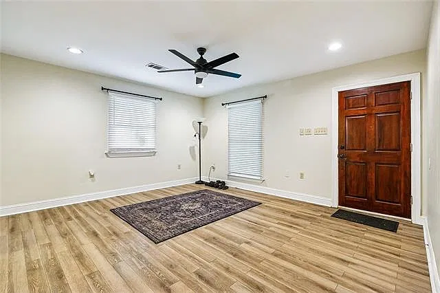3 bed, 2.0 bath, 1222 sqft, $2,000 — Photo 3