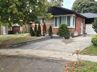 10 Vesper Ct, Toronto, ON M1H 1C2