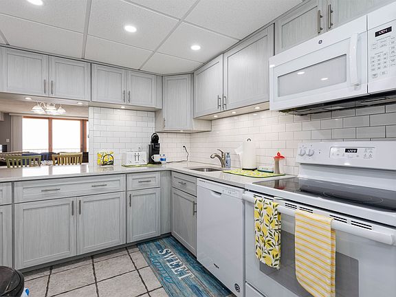 3rd image of 1900 Boardwalk Unit 503