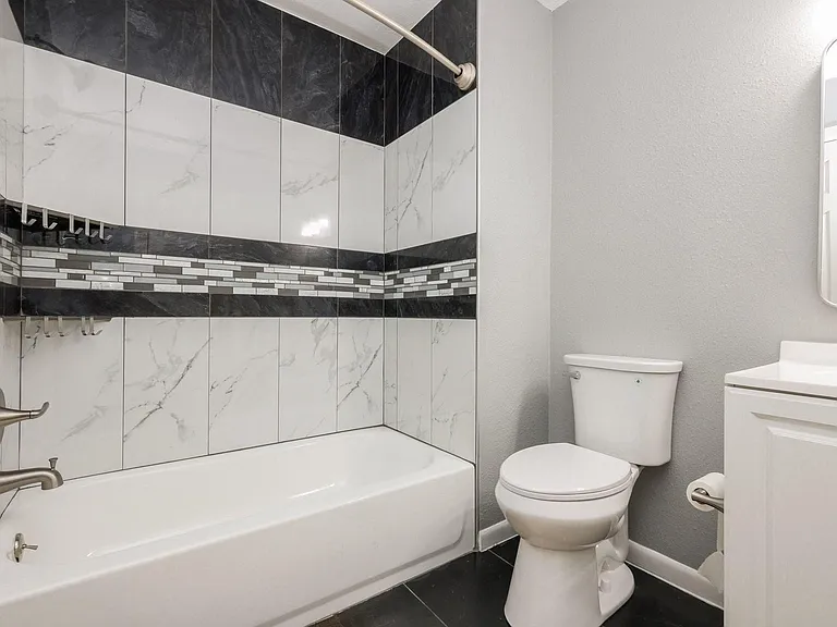 2919 Wentworth St #D — Photo 12