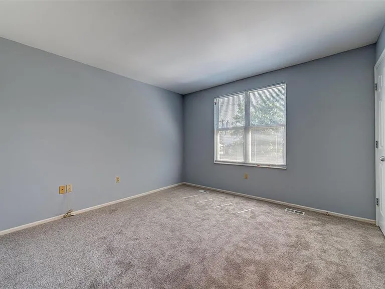 443 N Sarah St — Photo 14
