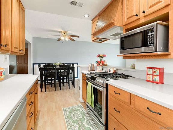 5th image of 567 Brighthaven Ave