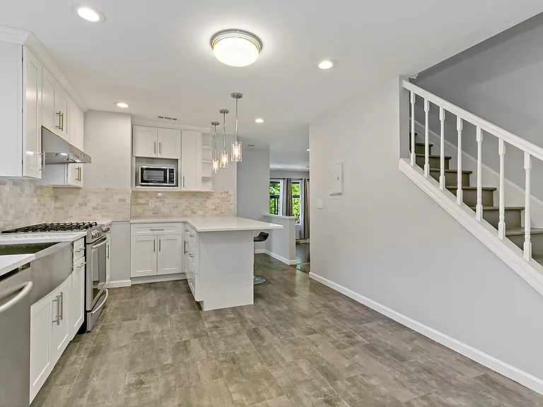 343 N Greeley Ave — Photo 7