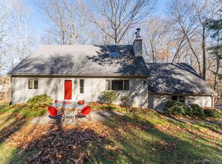 55 Crabapple Ln, Guilford, CT 06437