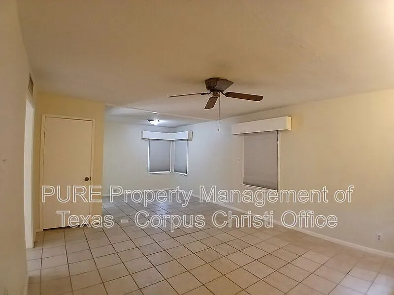 3 bed, 1.0 bath, 999 sqft, $1,525 — Photo 2