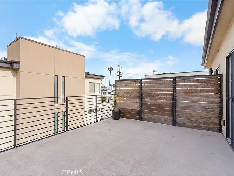 6009 1/2 Barton Ave #6009 — Photo 1