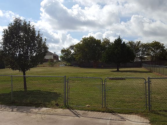 5th image of 8820 Mattie Ln