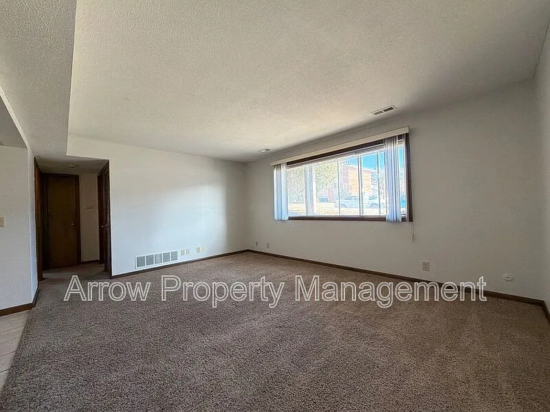 Building Photo - 3831 S 46th St #1