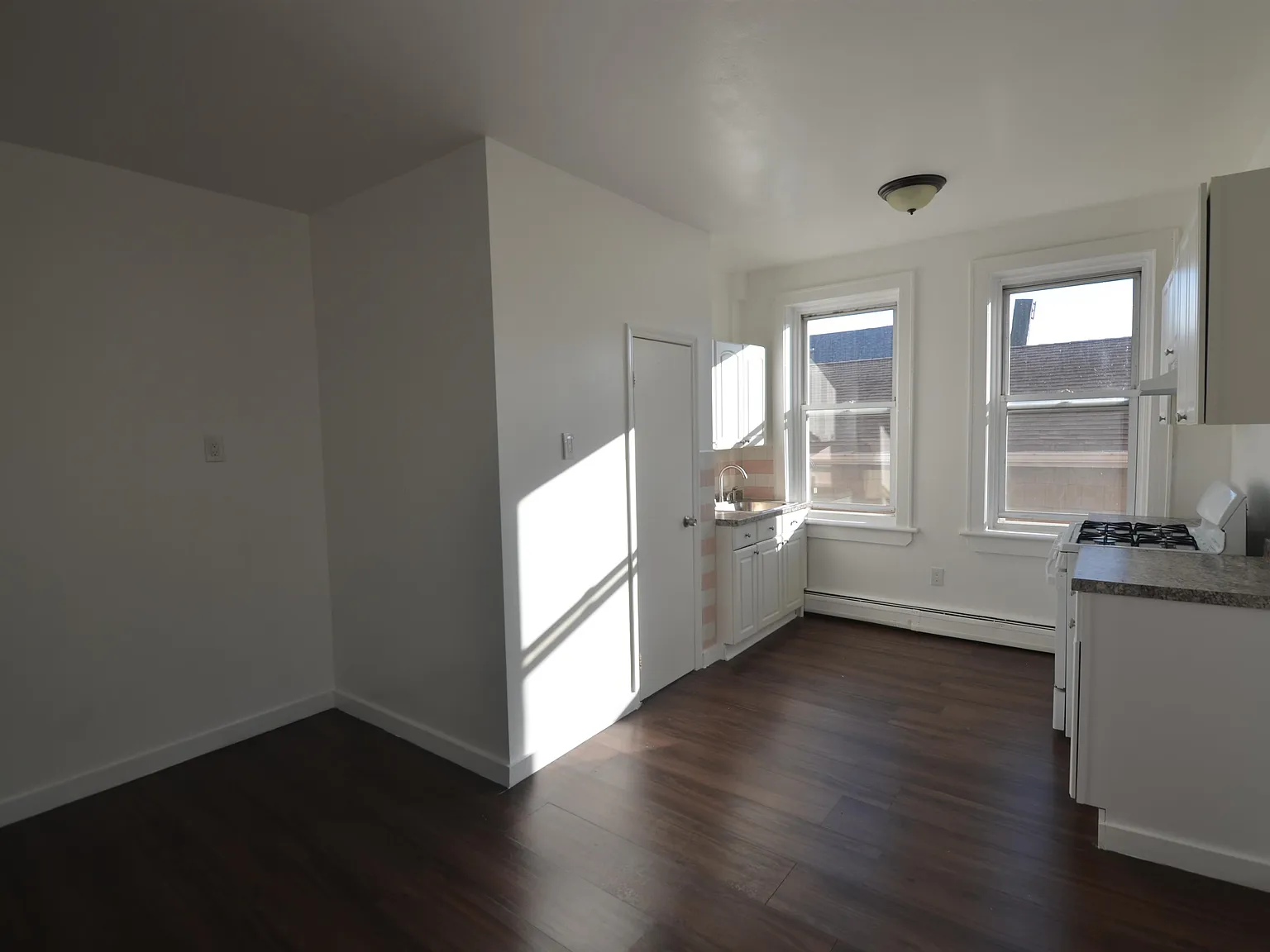 1 bed, 1.0 bath, $1,600 — Photo 3
