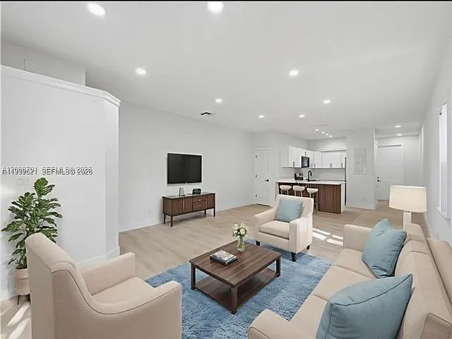 5703 NW 48th Ave — Photo 4