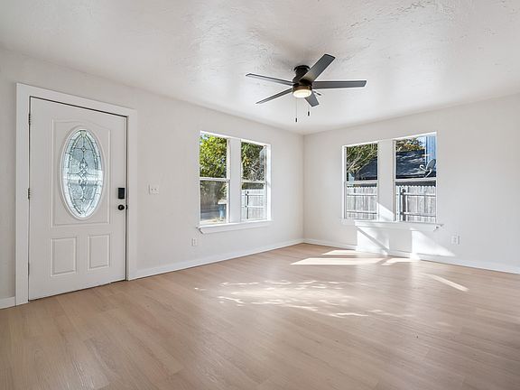 5th image of 1209 E Campbell St