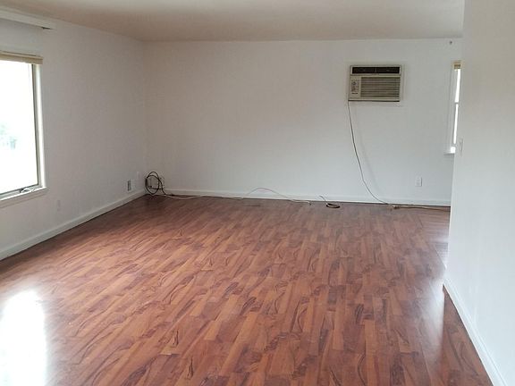 3rd image of 372 Jefferson Ave