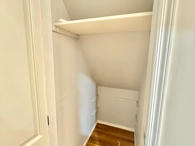 290 Woodbury Rd — Photo 15
