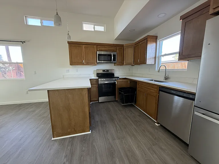 5564 E Camden St #B — Photo 2