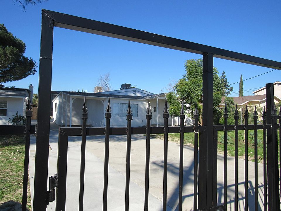 1st image of 8531 Yolanda Ave