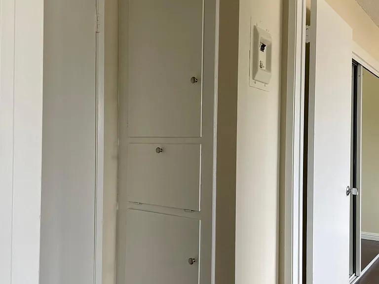 4425 Ocean View Blvd — Photo 7