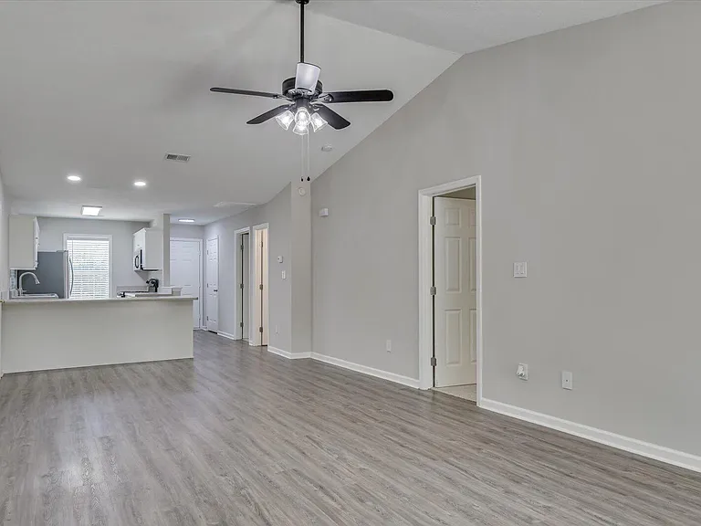 1239 Longpoint Dr — Photo 7