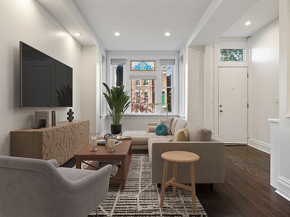 3rd image of 1937 N Hoyne Ave #1