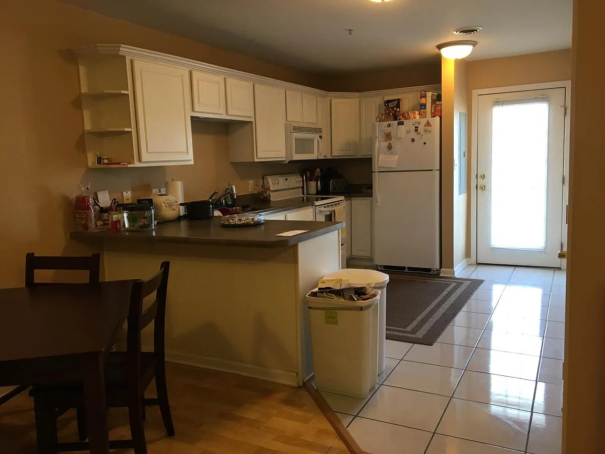 3 bed, 1045 sqft, $1,590 — Photo 3