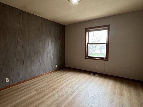 3rd image of 2540 Edgewood Dr #6