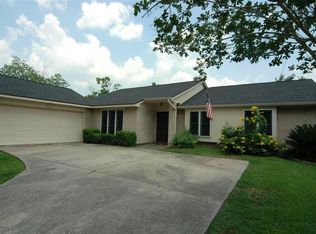 1204 Piney Woods Dr, Friendswood, TX 77546
