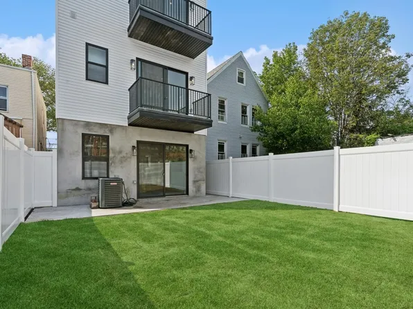 220 Freeman Avenue image 22 of 47