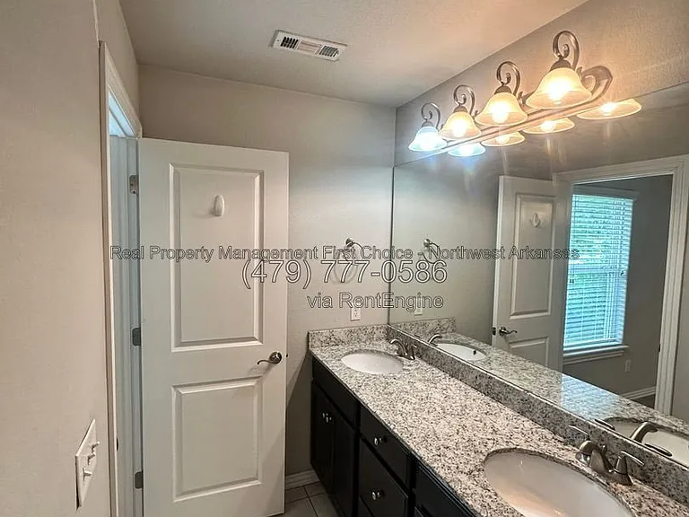 2733 W Kilimanjaro Way — Photo 13