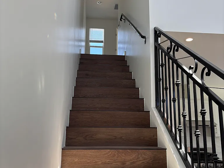5263 Pirotte Dr — Photo 3