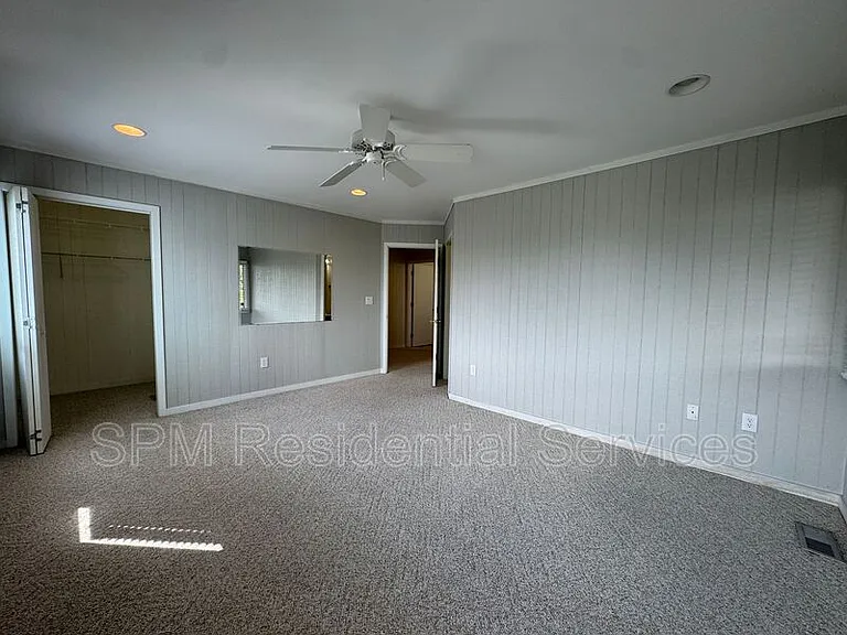 1154 Monroe Ln — Photo 23