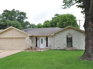 435 Coach Lamp Ln, Houston, TX 77060