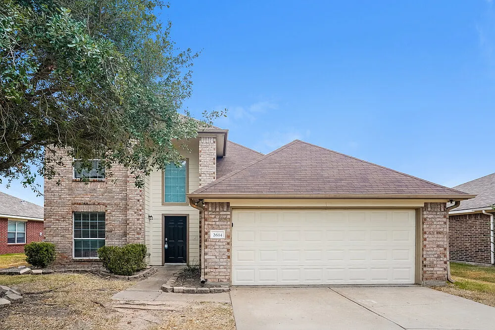 4 bed, 2.5 bath, 2200 sqft, $2,255 — Photo 1