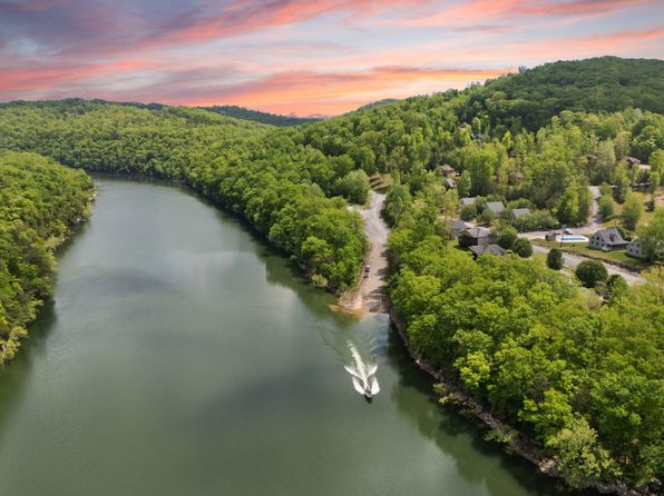 74 Clover Leaf Cir, Burnside, KY 42519