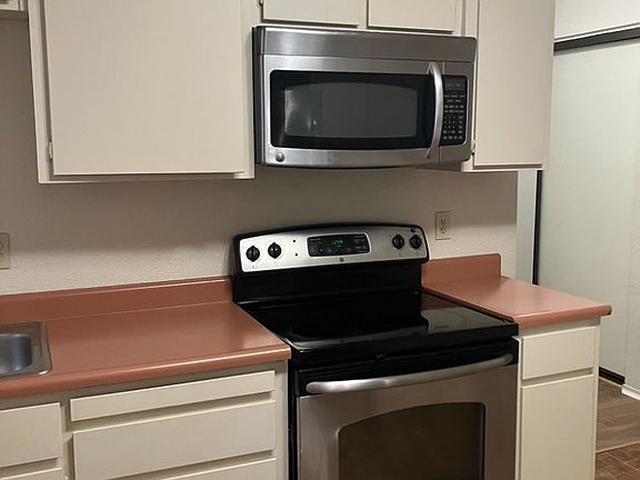 4th image of 135 E Magnolia St #25