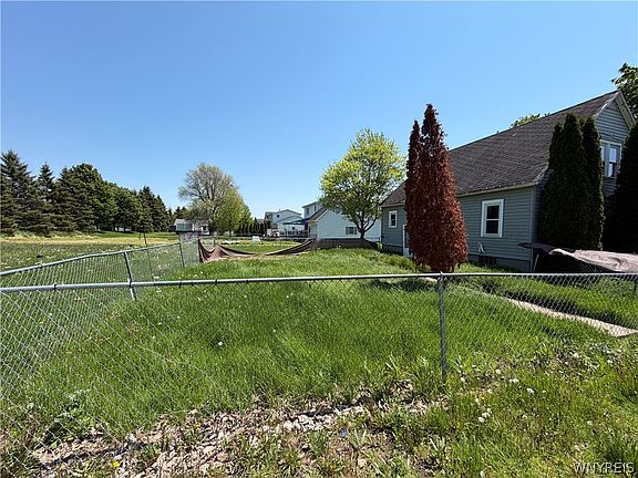 5th image of 7453 Lincoln Avenue Ext