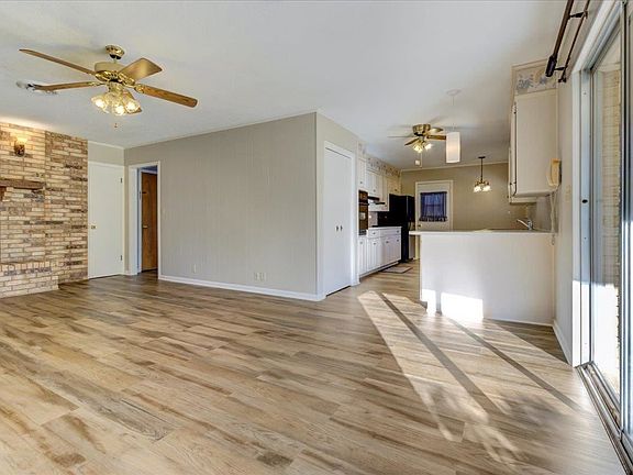 2nd image of 8285 Laurie Ln