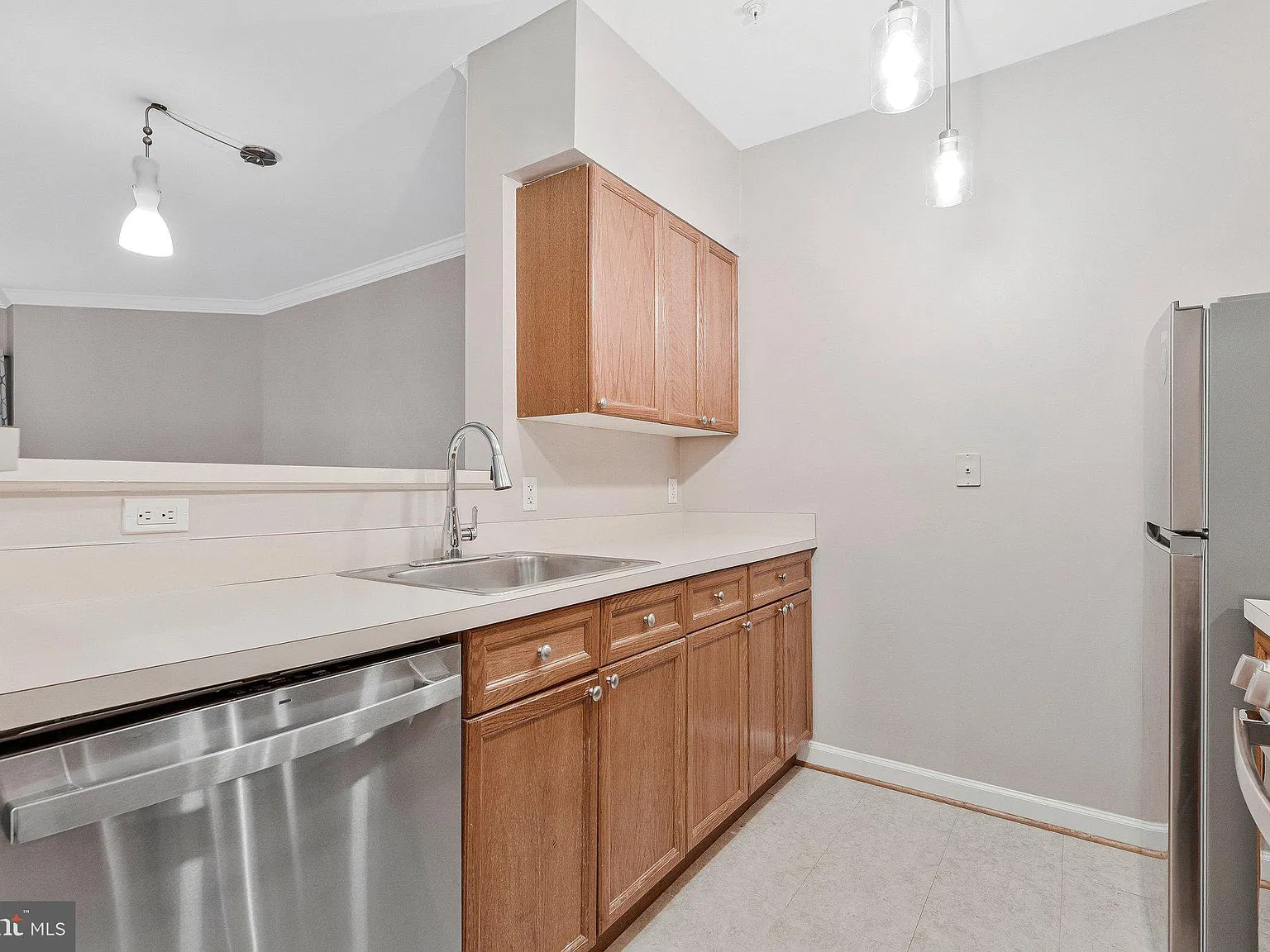 2204 Westcourt Ln — Photo 3