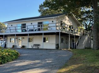 64 Edgewater Dr, Wareham, MA 02571
